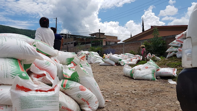 Roban tráiler con 36 toneladas de fertilizante en Guerrero