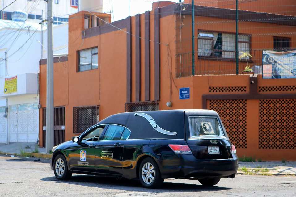 Una carroza fúnebre durante un traslado. (Andrés Lobato)