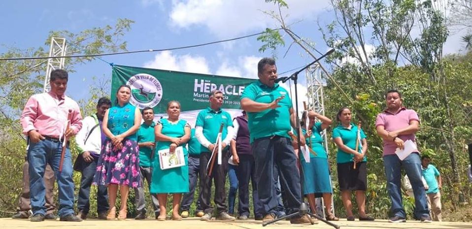 El padre del alcalde fue detenido acusado de homicidio.
