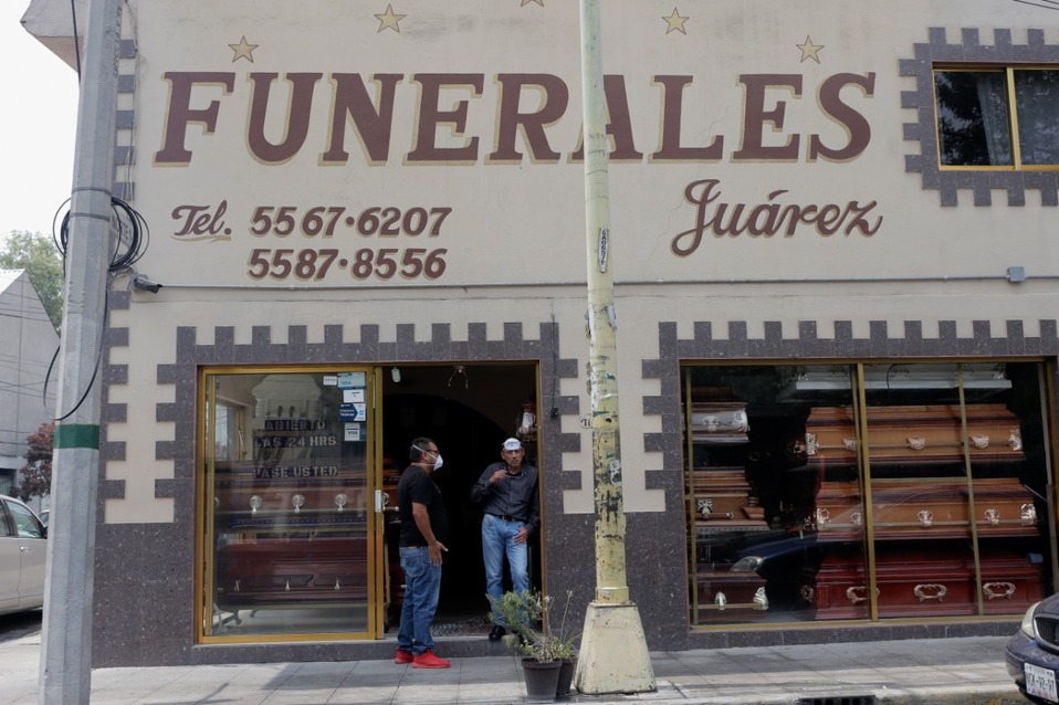 Las funerarias en la alcaldía Gustavo A Madero no se dan abasto. (Ariana Pérez)