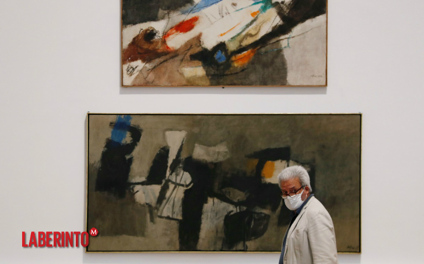 Un hombre con cubrebocas en un museo de Roma, donde comienza a cesar la cuarentena. (Foto: Yara Nardi | Reuters)