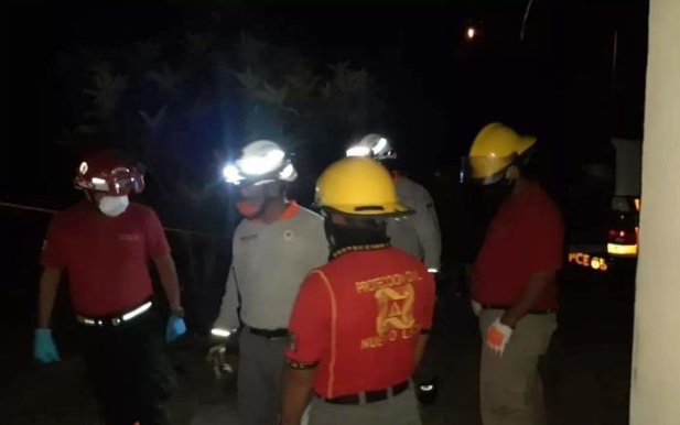 Protección Civil del Estado acudió para apoyar en las labores de rescate. Foto: Agustín Martínez.