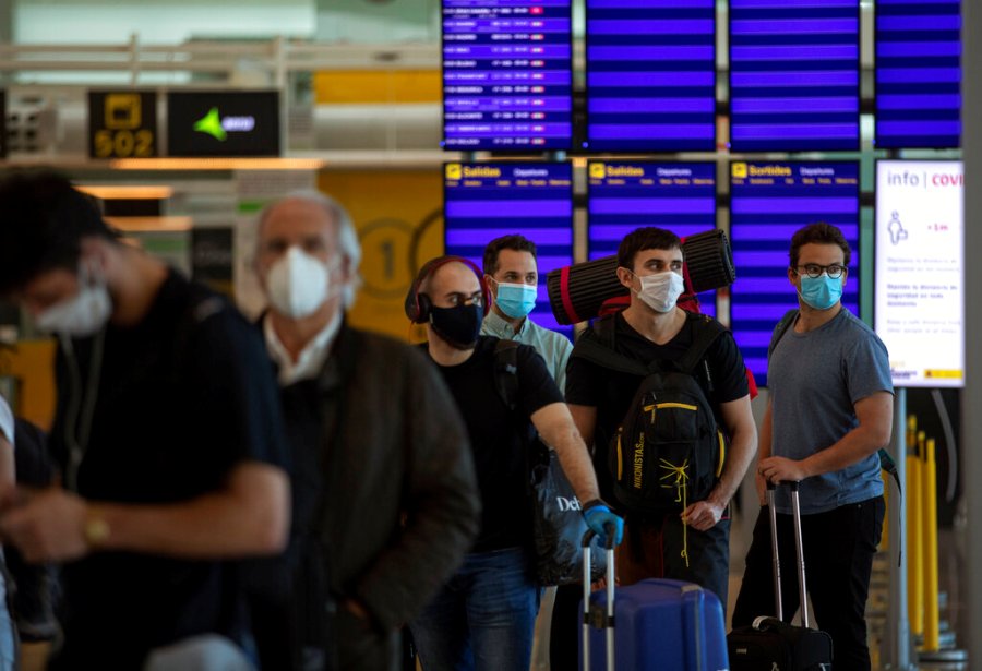 El turismo en España representa 12.3 por ciento del producto interno bruto. (AP)