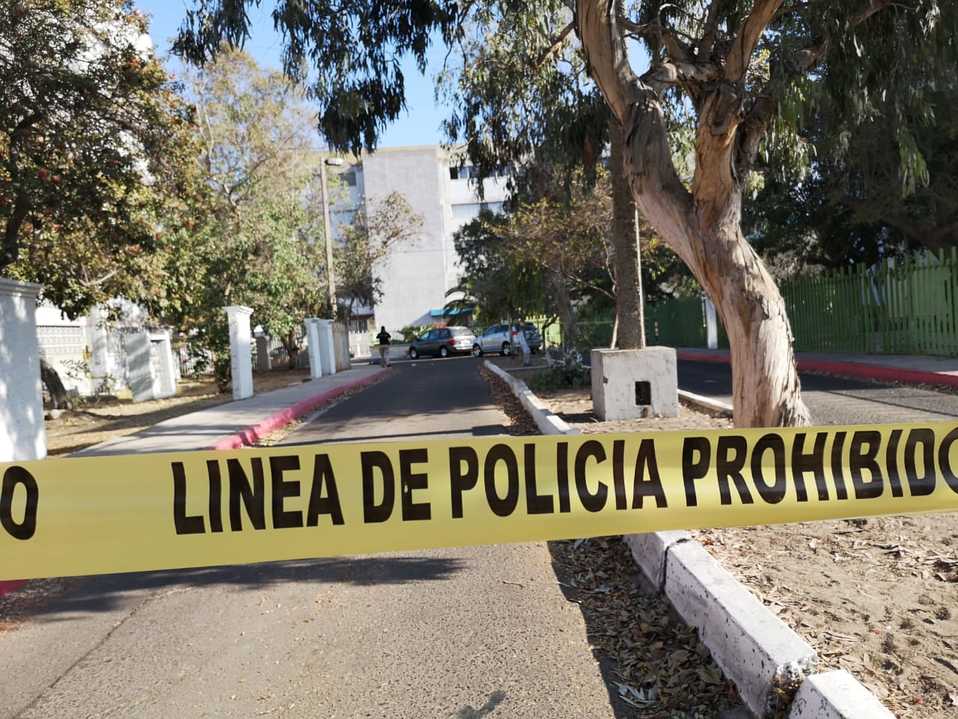 El policía fue encontrado dentro de su auto. (Said Betanzos)