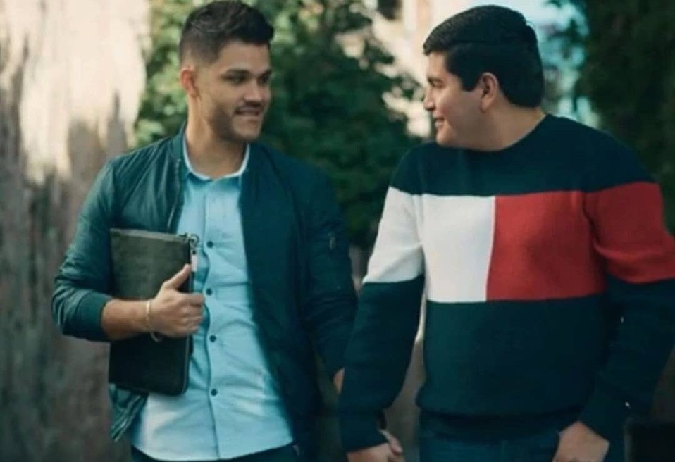 La pareja fue protagonizada por el vocalista y el acordeonista de la banda.