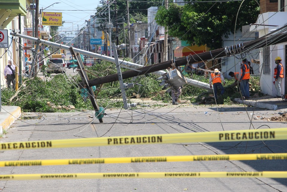 Alcalde de Tampico exige a CFE  reponga su red electrica