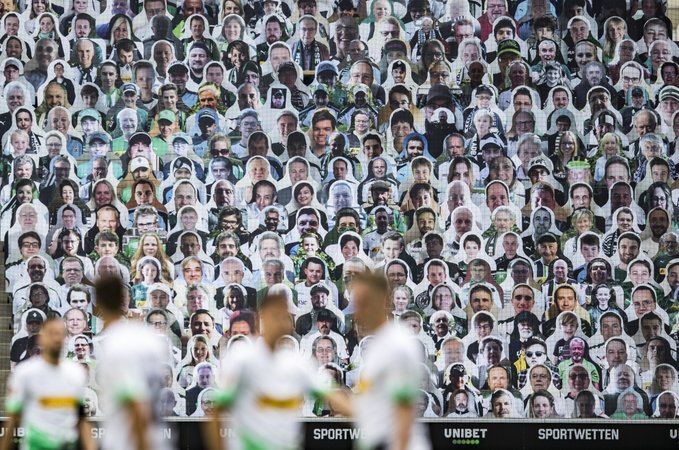 Estadio del Borussia repleto de aficionados de cartón (Twitter: @borussia_en)
