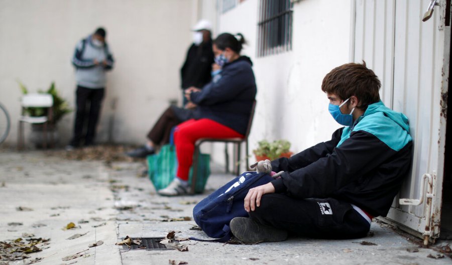 En la capital se mantiene la autorización para salidas recreativas de los niños los fines de semana. (AP)
