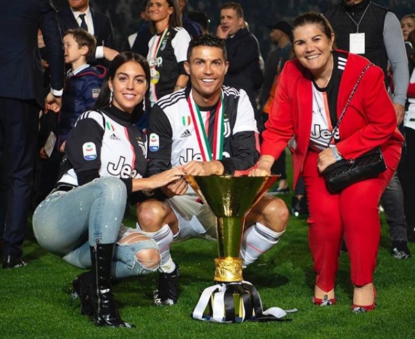 Georgina Rodríguez, Cristiano Ronaldo y su madre Dolores Aveiro (Instagram @georginagio)