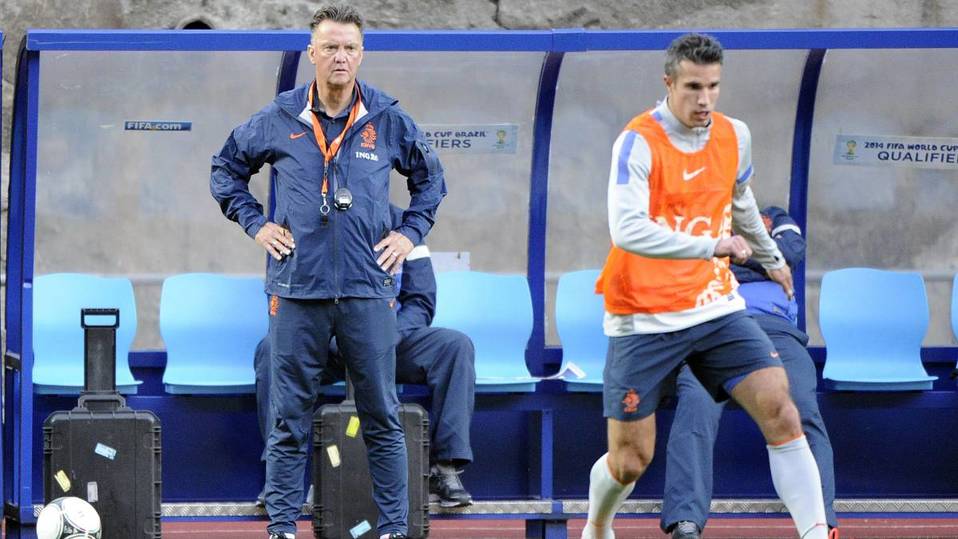 Louis van Gaal y Robin van Persie en la selección de Holanda (AFP)