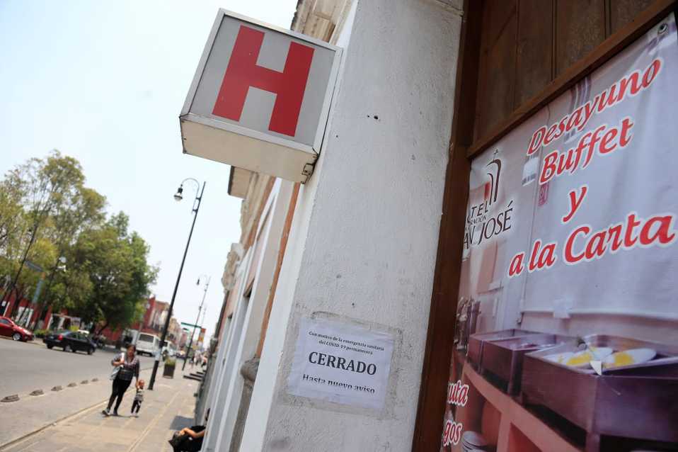 Un hotel-restaurante permanece cerrado por la contingencia sanitaria provocada por el covid-19, en el Centro Histórico. (Andrés Lobato)