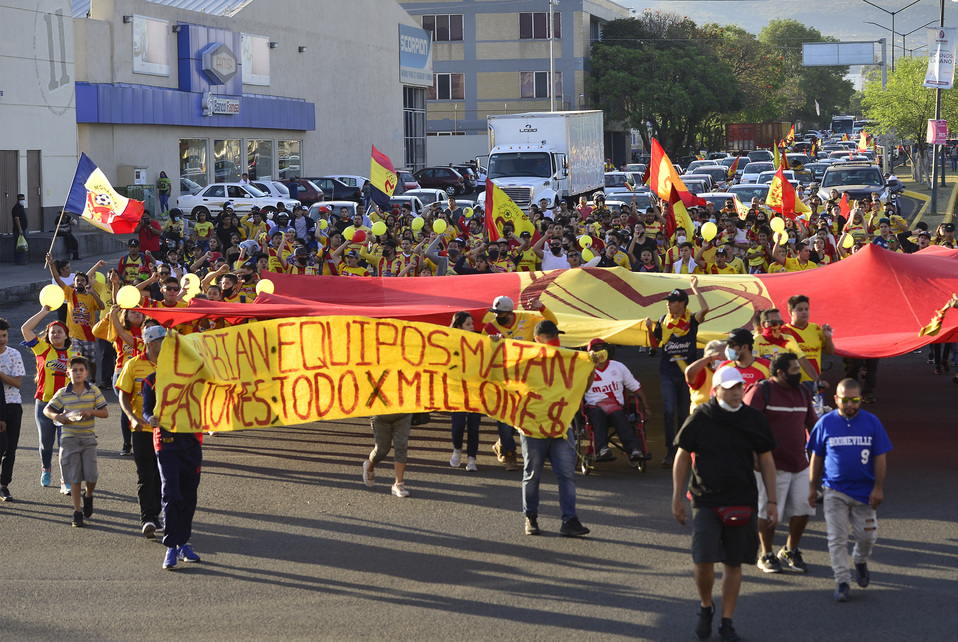 Aficionados protestan nuevamente por venta de Monarcas Morelia (Imago7)