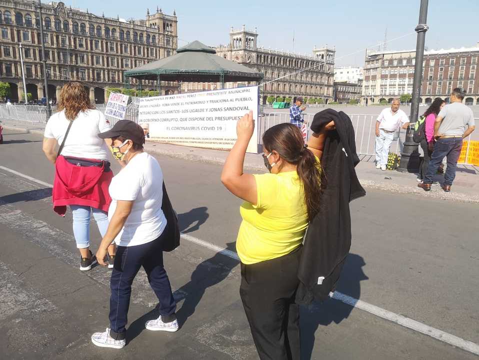 La circulación está afectada en los carriles centrales del circuito de la Plaza de la Constitución./ César Velázquez