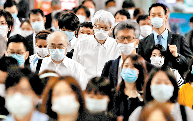 En el primer día luego de que se levantó la emergencia en Japón, así lució la estación de tren en Shinagawa. (Reuters)