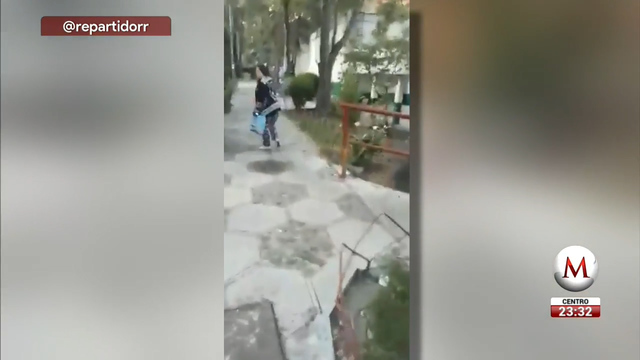 Mujer ataca con gas pimienta a repartidor porque no llegó hasta la puerta