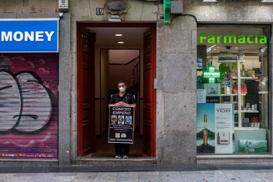 Todos lo sectores se han visto afectados por la crisis. (AP)