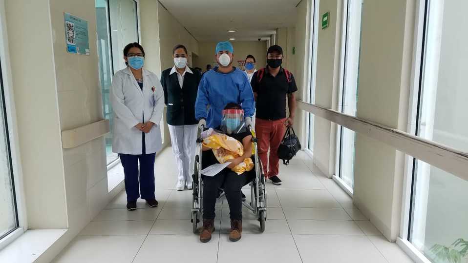 Dan de alta a bebé con covid-19 en hospital del IMSS en Nuevo León. | Especial