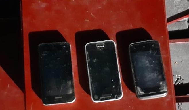 Decomisa SSP teléfonos celulares en penal de Huejotzingo. (Especial)