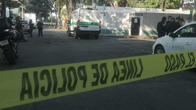 Hallan cuerpo dentro de camioneta en la Benito Juárez