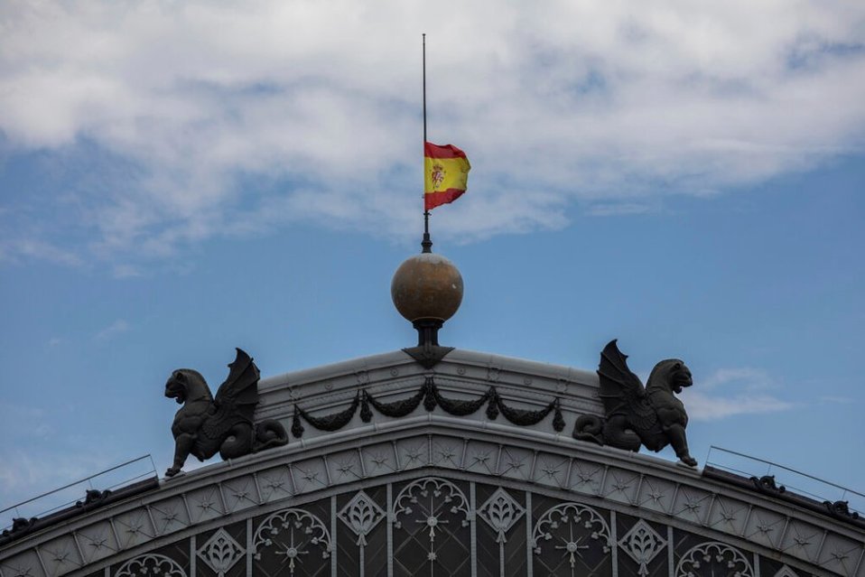 El país estará de luto oficial durante diez días desde hoy, según decretó el gobierno. (AP)