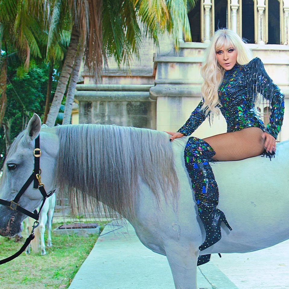 “Soy una mujer que le gustan los retos no soy una mujer conformista”  (Facebook)