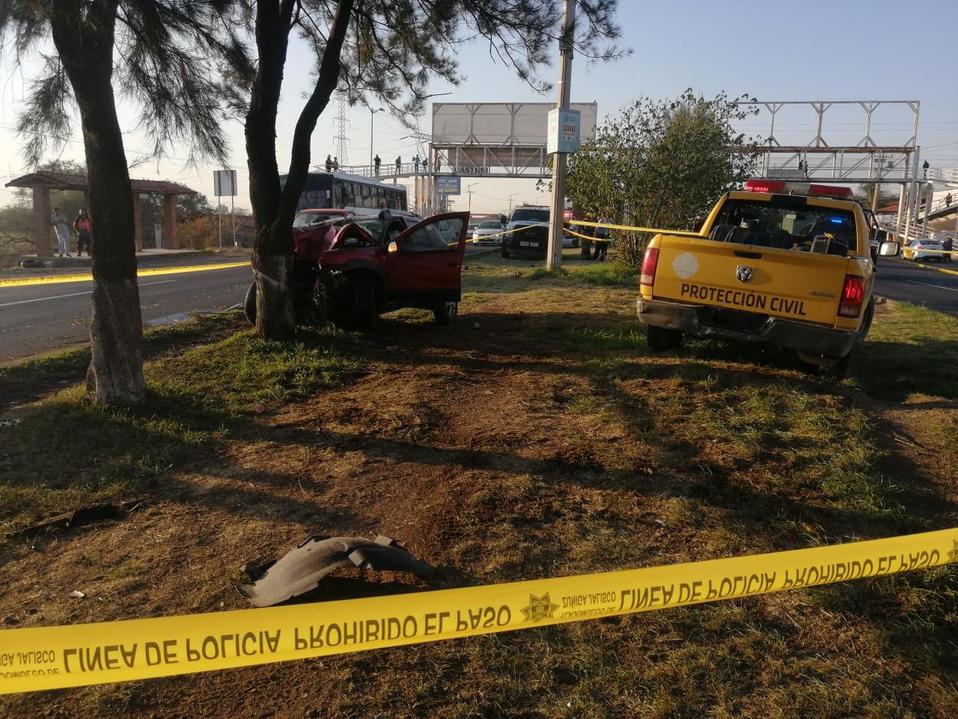 El choque provocó congestionamiento vial frente al fraccionamiento Los Agaves. (Juan Carlos Munguía)
