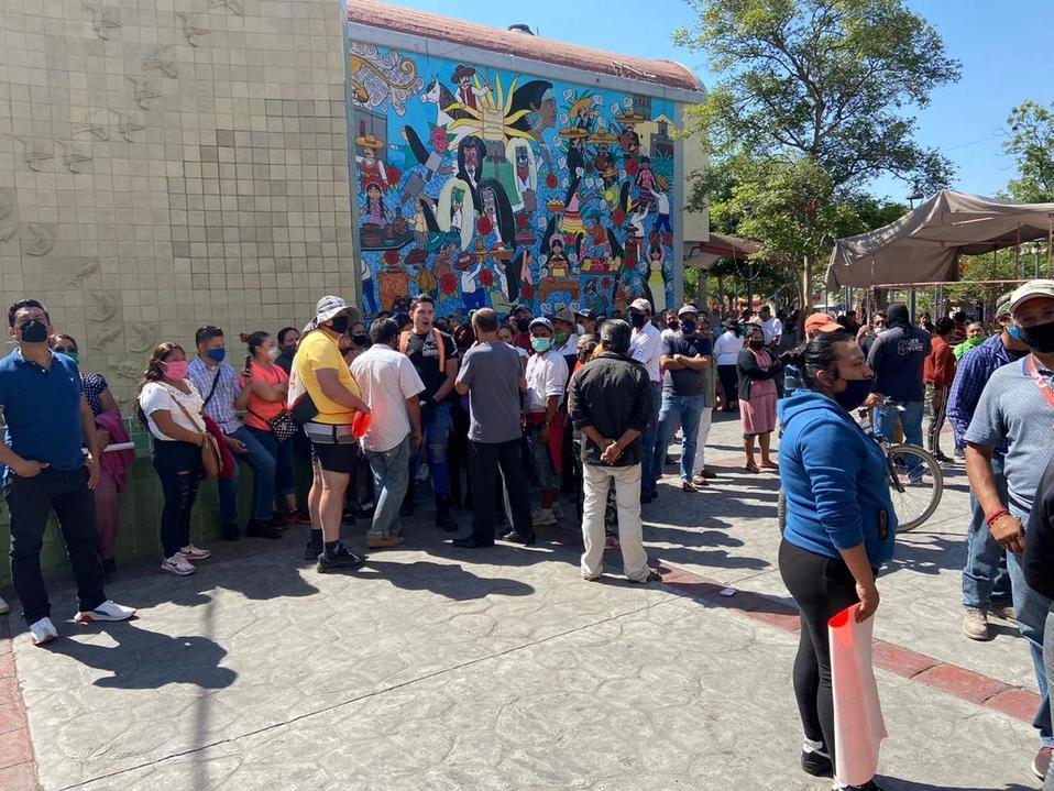 Comerciantes de tianguis artesanal de Tonalá exigen volver a trabajar. (Erick Breguer)