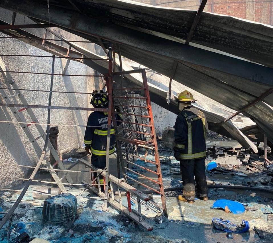 La explosión también provocó daños en tres viviendas contiguas. (Especial)