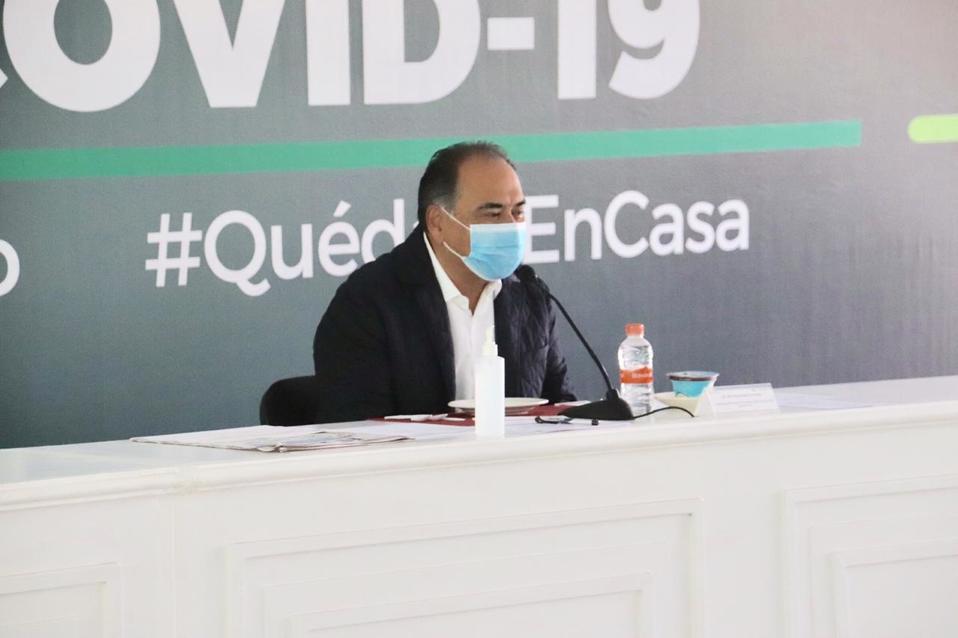 El gobernador dijo que esto ayudará a bajar los contagios. (Rogelio Agustín)