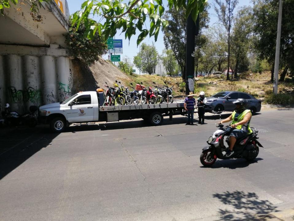 Los operativos son colocados en diferentes zonas de la ciudad para detectar motocicletas irregulares. (Juan Munguía)