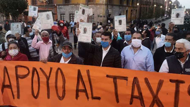 En Palacio Nacional, taxistas de CdMx piden pago de créditos por coronavirus