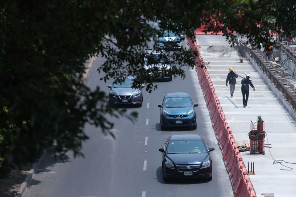 Vehículos circulan por la CdMx. (Jesús Quintanar)