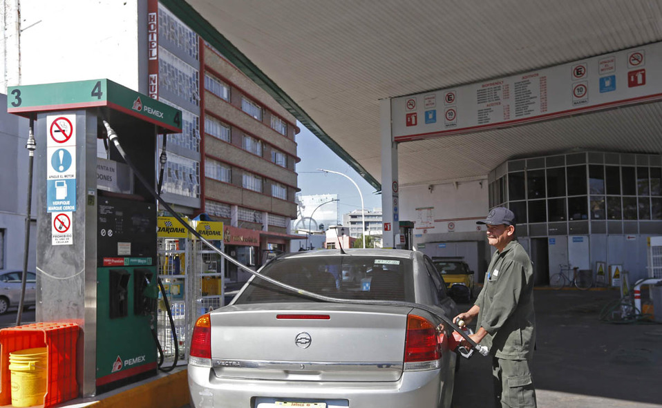 Venta de gasolina en Guadalajara (Fernando Carranza)