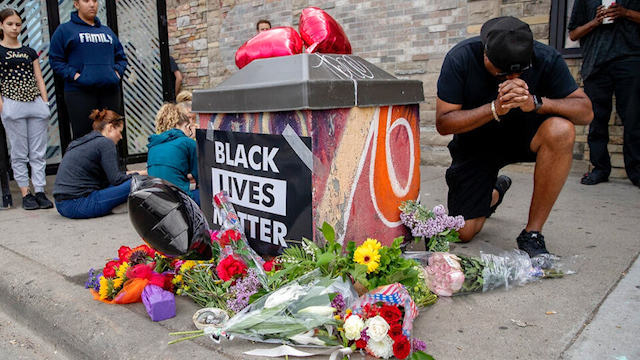 Detienen a policía por muerte de George Floyd en Minneapolis