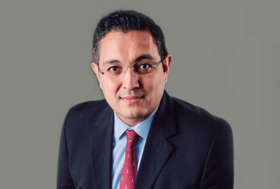 Guillermo Zúñiga, abogado de transición energética y energía limpia en Earth-Justice.