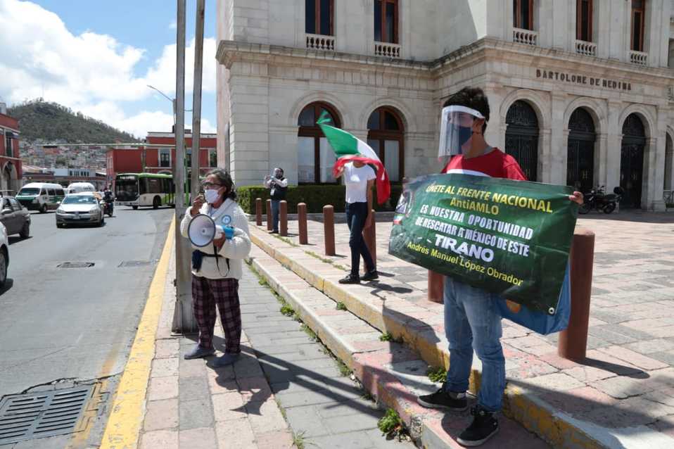 Manifestación del FRENAA en Plaza Juárez de Pachuca. (Maribel Calderón)