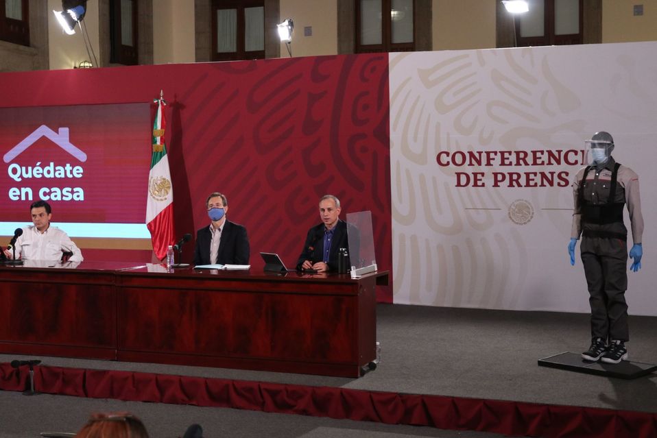 Zoé Robledo, Esteban Moctezuma y Hugo López-Gatell durante la conferencia del coronavirus. (Cuartoscuro)