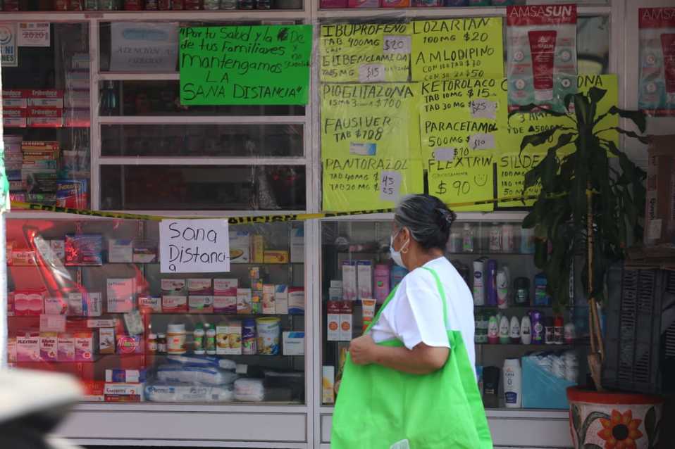 Comercios invitan a respetar la sana distancia en sus establecimientos. (Javier Ríos)