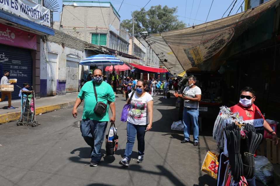 A un día del comienzo de la "nueva normalidad", se nota un aumento de personas por las calles de la ciudad. (Javier Ríos)