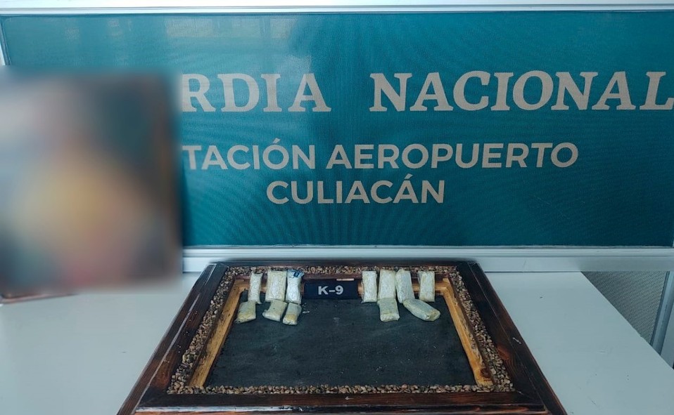 La droga fue encontrada oculta en un cuadro de madera con una imagen religiosa. (Especial)