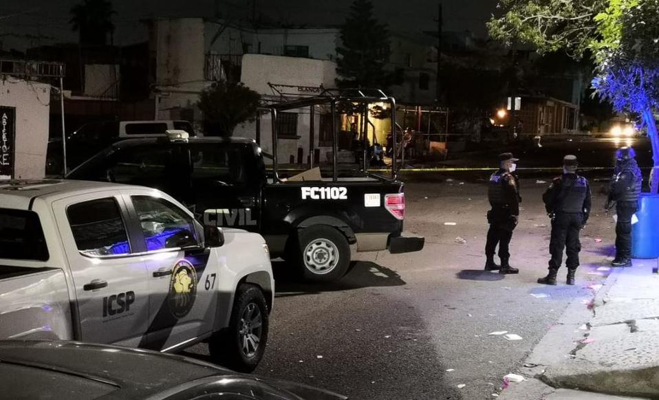 Elementos de Fuerza Civil y agentes ministeriales acudieron al lugar. Foto: Israel Santacruz.