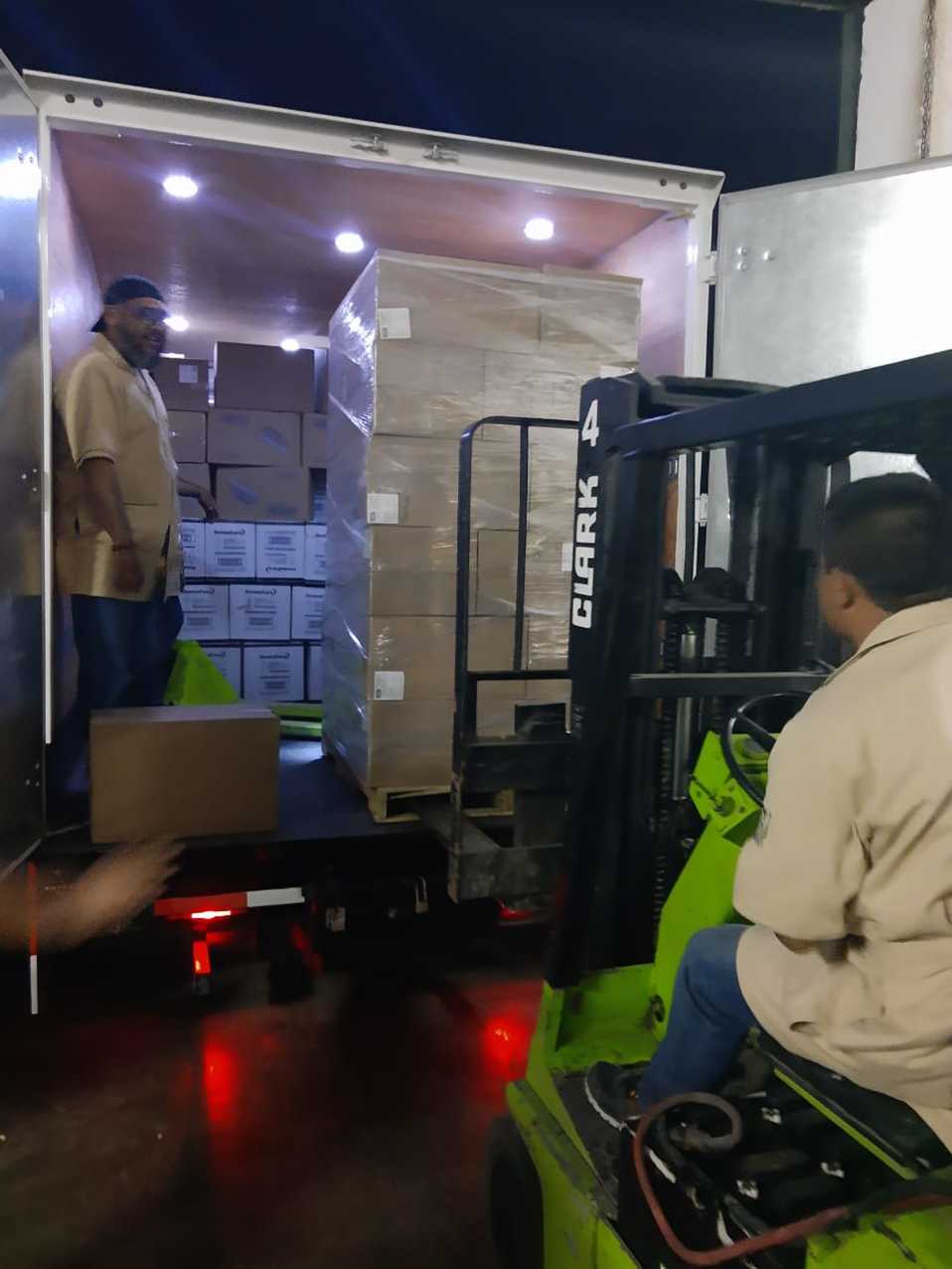 Entrega de equipo de protección para personal del IMSS