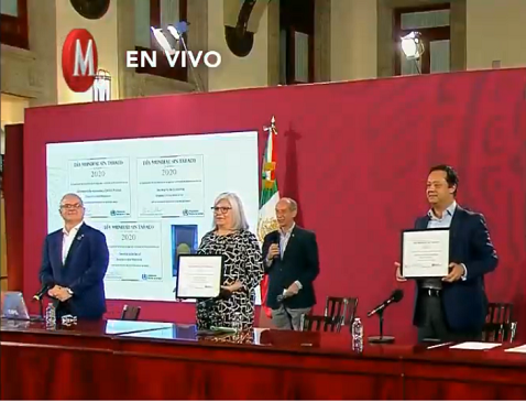 LA OMS entregó el reconocimiento en Palacio Nacional.