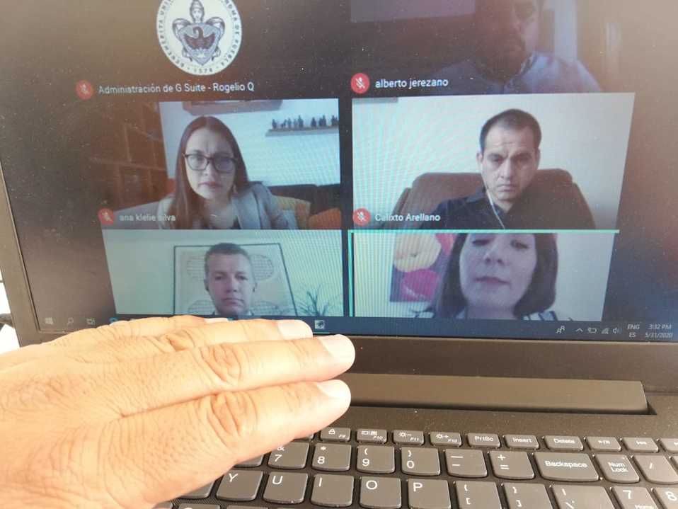 El programa de titulación en línea inició con 17 solicitudes, de las cuales, 12 egresados ya presentaron su examen. (Jaime Zambrano)