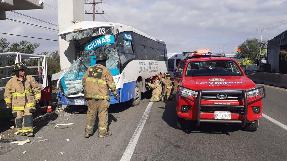 El accidente ocurrió en los límites de Pesquería y Apodaca. Foto: Leyda Estrada.