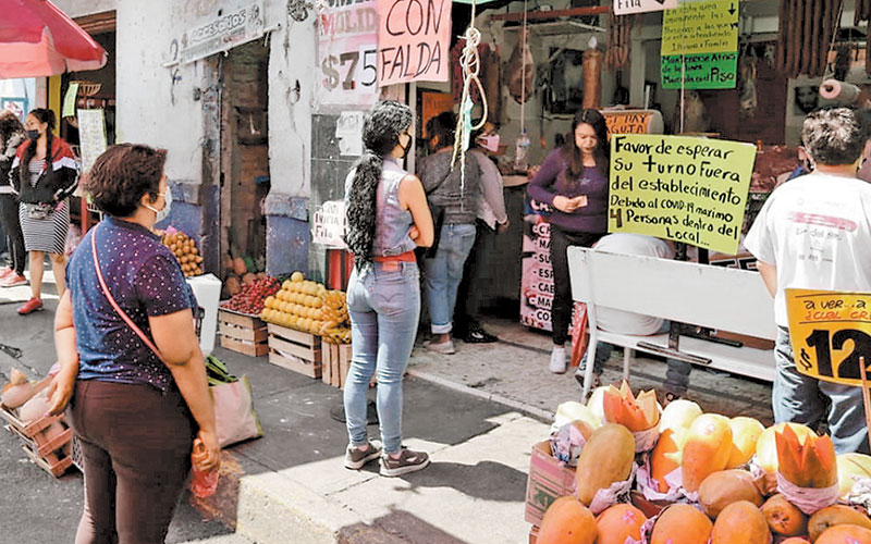 Los capitalinos siguen sin respetar el llamado a quedarse en casa y mantener la sana distancia. (Javier Ríos)
