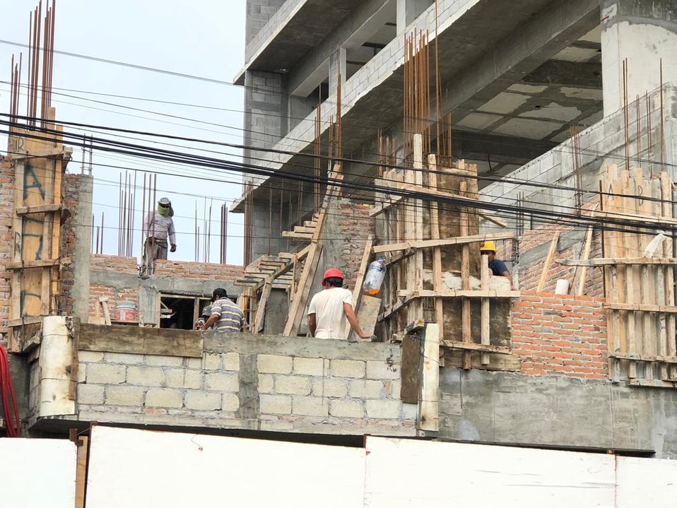En Veracruz, la construcción no suspendió sus actividades en abril y mayo. (Foto: Isabel Zamudio)