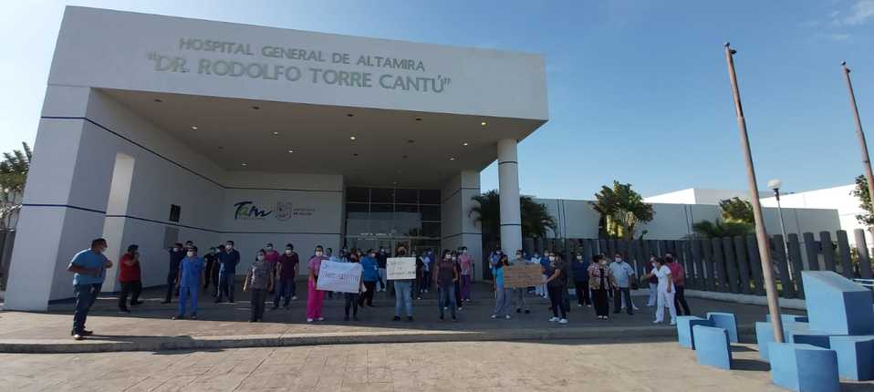 Manifestación de trabajadores eventuales en Hospital Rodolfo Torre (Jesus Bonifacio Tellez)