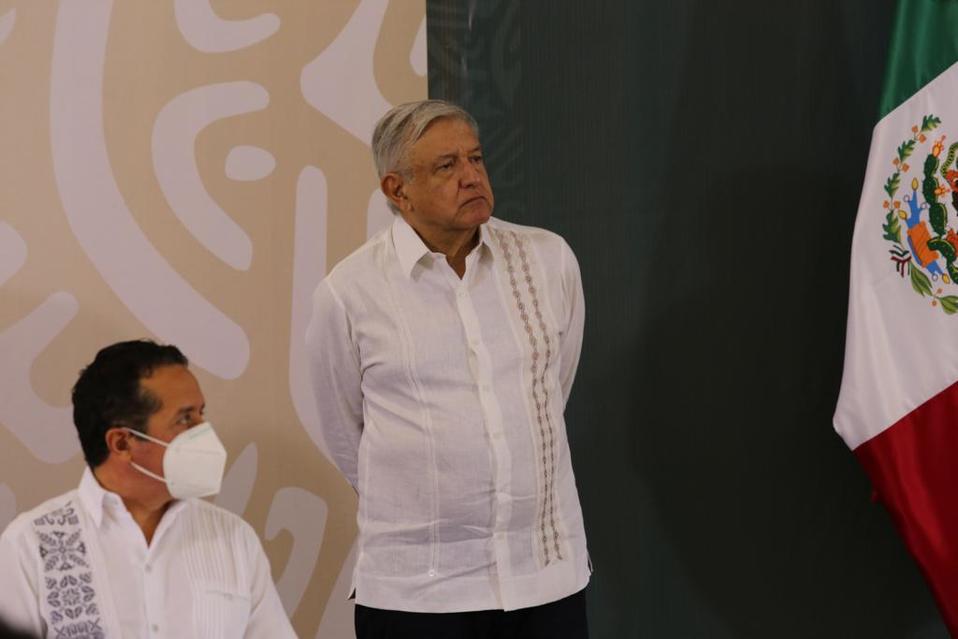 El Presidente reinició sus giras en Quintana Roo. (Jorge Carballo)