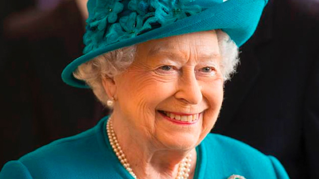 La Reina Isabel II reaparece montando a caballo